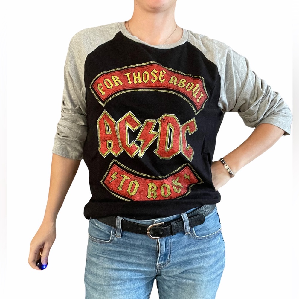 Host pick 👊🏻 Vintage 2015 collector AC/DC long sleeve shirt